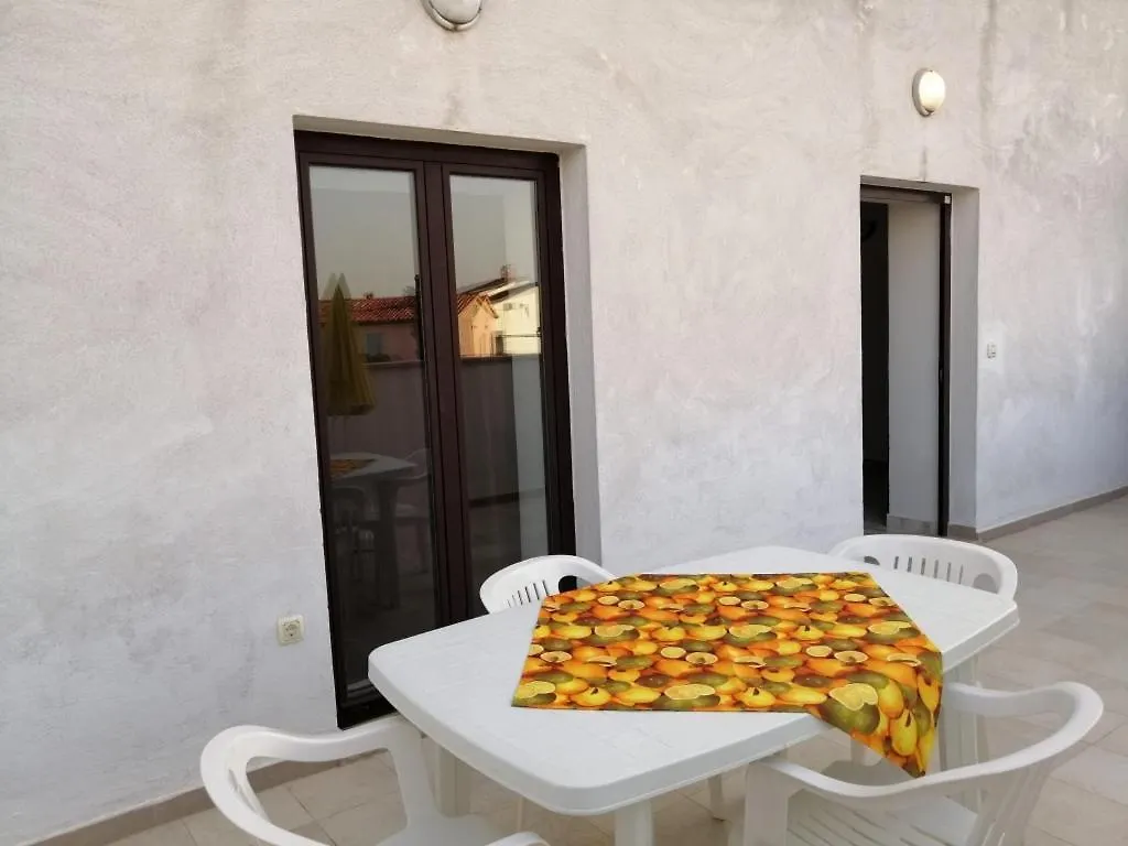 Studio Apartment In Funtana With Terrace, Air Conditioning, Wifi, Washing Machine 4982-5 Chorvatsko