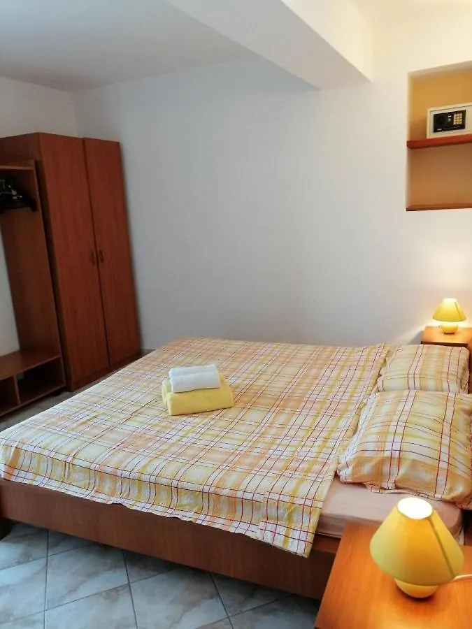 Studio Apartment In Funtana With Terrace, Air Conditioning, Wifi, Washing Machine 4982-5
