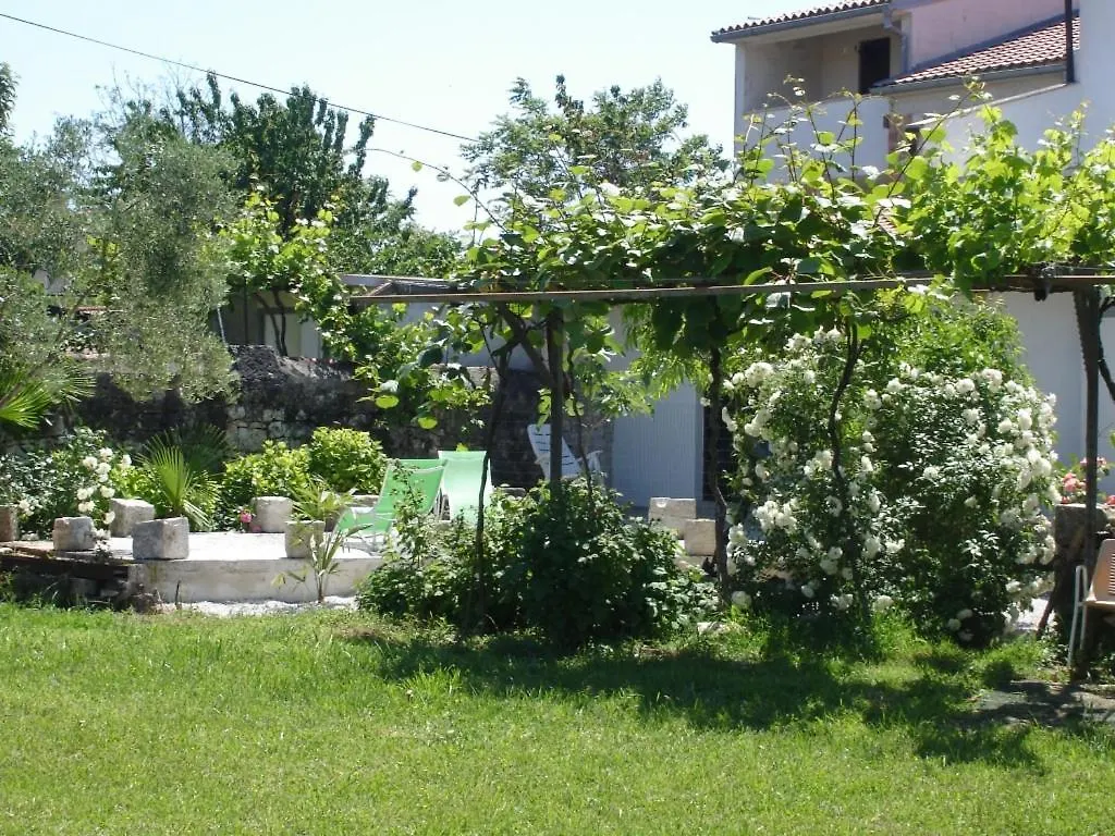 Studio Apartment In Funtana With Terrace, Air Conditioning, Wifi, Washing Machine 4982-5