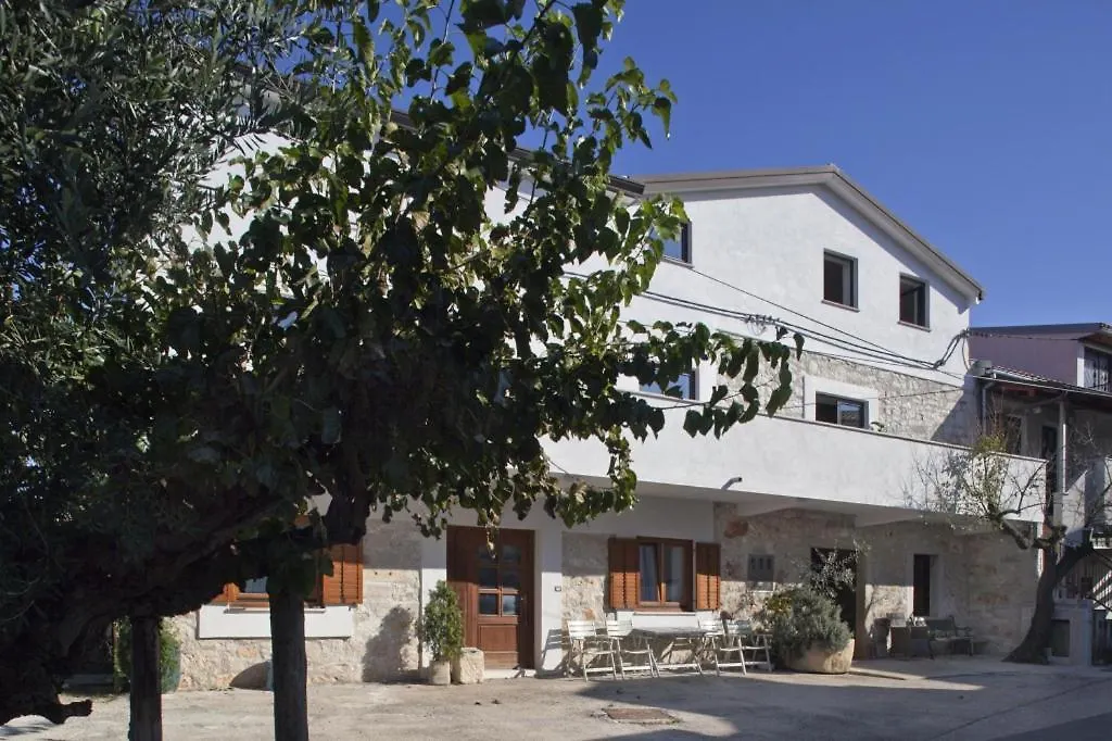 Studio Apartment In Funtana With Terrace, Air Conditioning, Wifi, Washing Machine 4982-5
